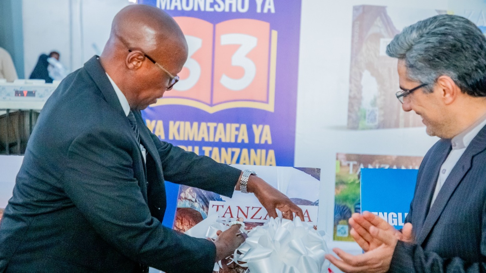 NAIBU  KATIBU MKUU AZINDUA KAMUSI NA VITABU VYA KUTANGAZA UTALII